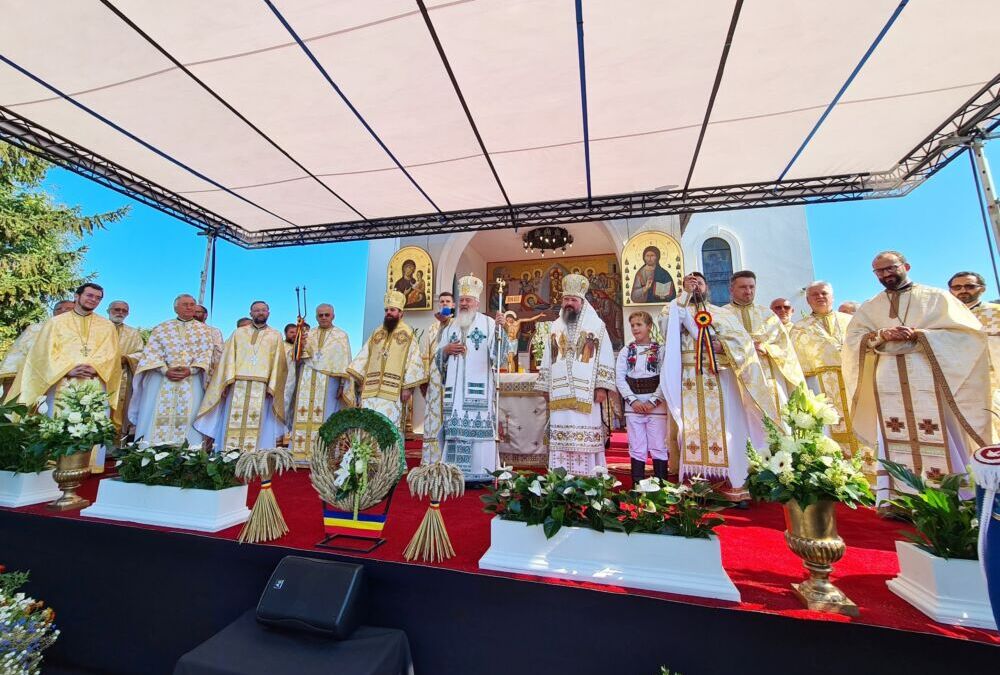 Biserica „Adormirea Maicii Domnului” din Cluj-Napoca, resfințită de trei ierarhi, după 60 de ani de la târnosire
