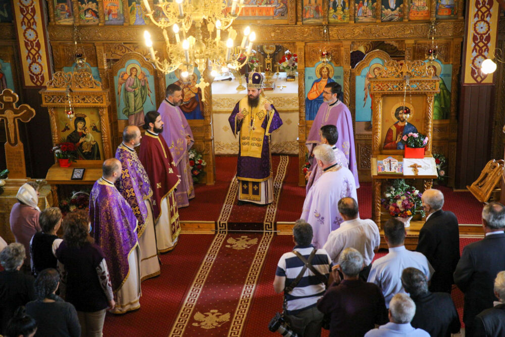 Episcopul-vicar Benedict a slujit la hramul Bisericii „Înălțarea Sfintei Cruci” din Turda