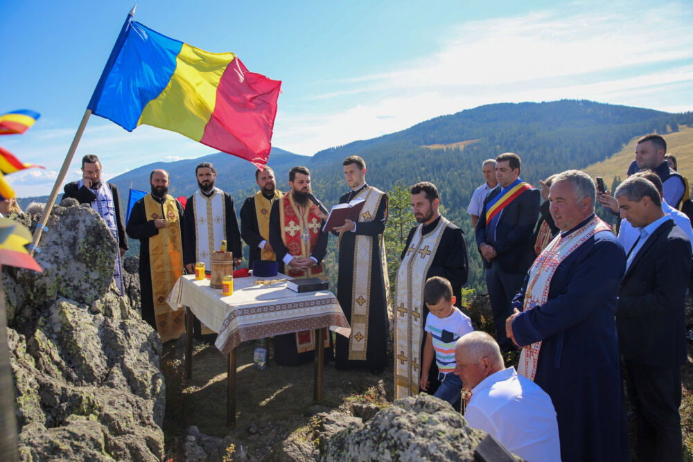 Binecuvântarea Crucii de pe Piatra Bănișorului și lansarea volumului „Vișagu, satul de vis de la poalele Vlădesei”