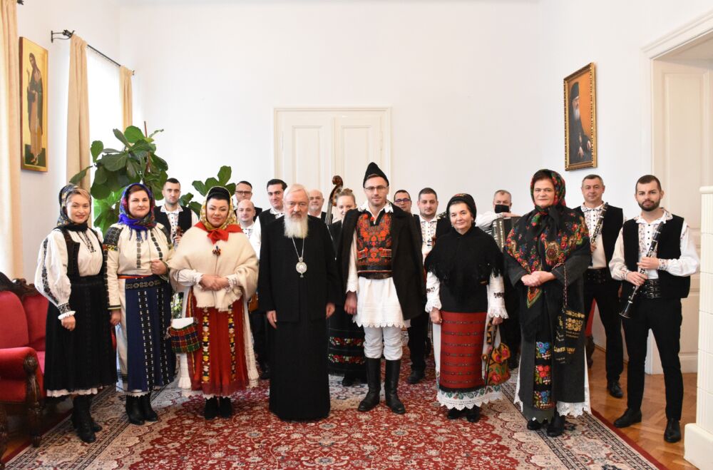 Mitropolitul Andrei a fost colindat de cei care promovează cultura tradițională din județul Cluj
