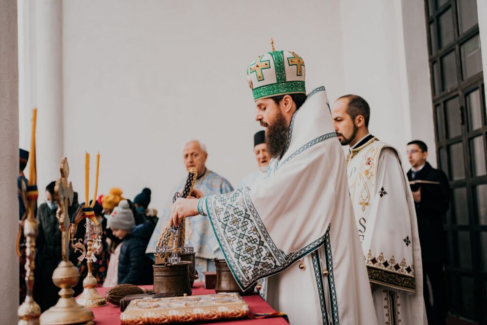 PS Benedict a liturghisit și a oficiat slujba Sfințirii Mari a apei la Catedrala din Mănăștur