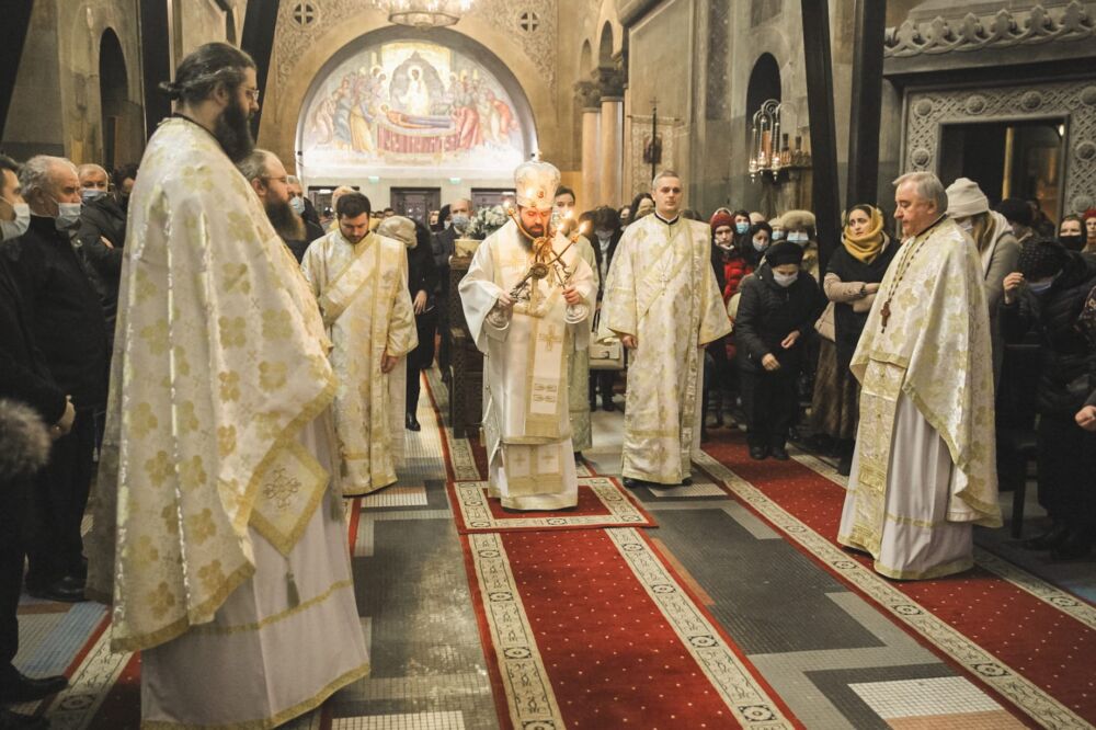 Liturghie arhierească la Catedrala Mitropolitană, în Duminica a 29-a după Rusalii (a celor 10 leproși)