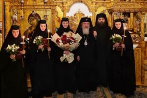 Mitropolitul Clujului a tuns în monahism trei maici de la Mănăstirea Cormaia