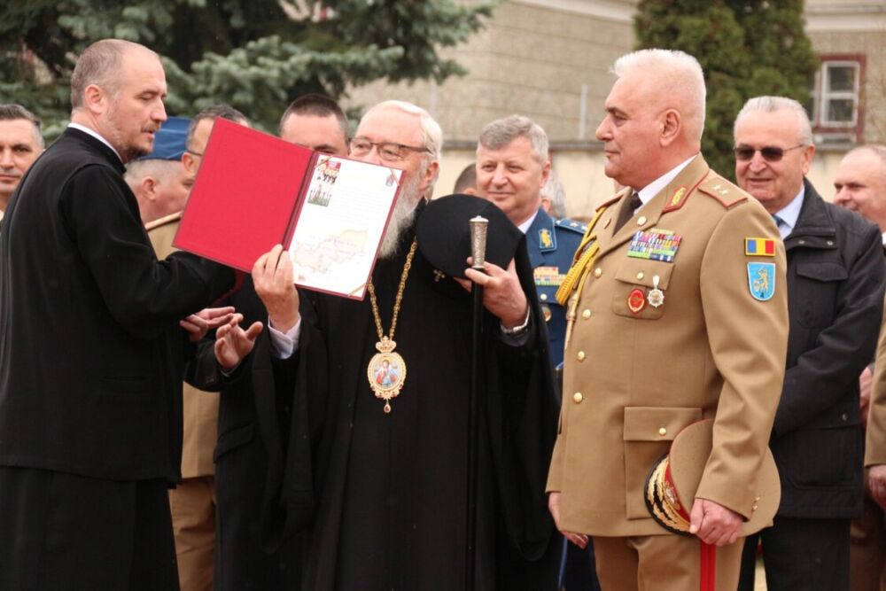 Mitropolitul Andrei, la ceremonia de predare-primire a comenzii Diviziei 4 Infanterie „Gemina”