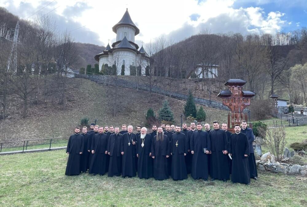 ÎPS Andrei a deschis Cursurile de îndrumare duhovnicească la Mănăstirea Rebra-Parva