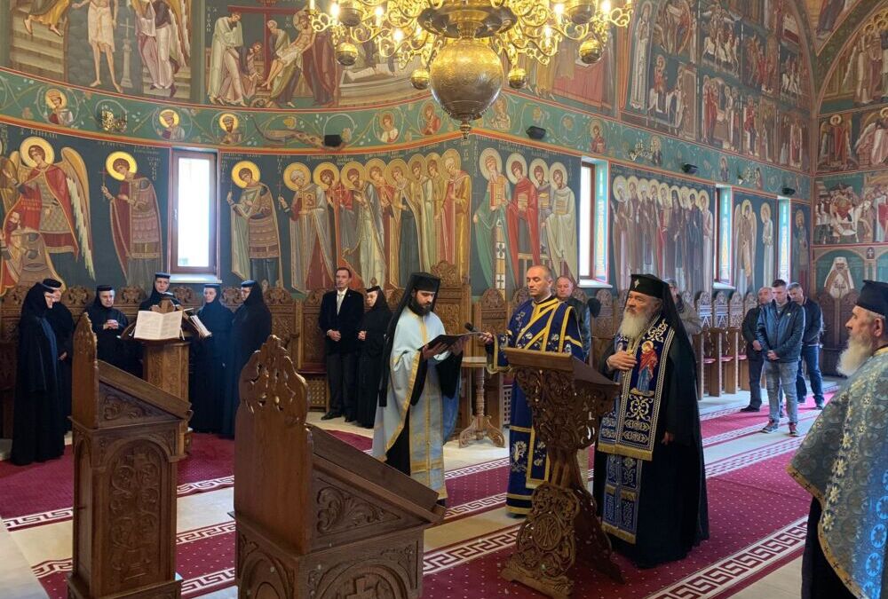 Mitropolitul Andrei a oficiat Denia Acatistului Bunei Vestiri la Mănăstirea „Mihai Vodă” din Turda