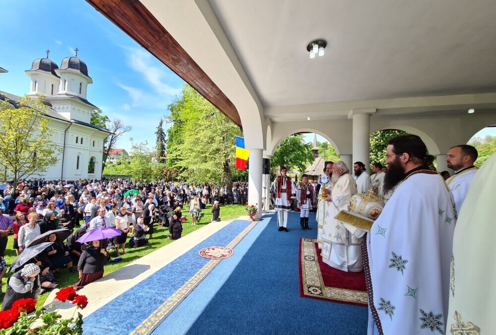 Sfinţii Împărați Constantin și Elena, cinstiţi la Mănăstirea Dobric