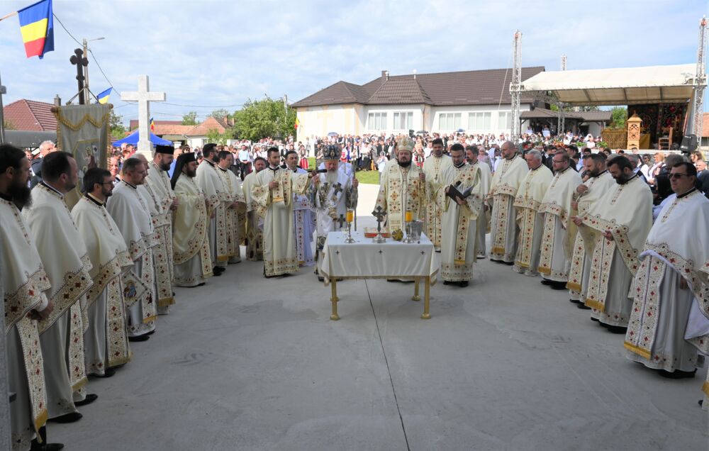 Biserica Ortodoxă din Badon, resfințită de Mitropolitul Andrei și Episcopul Petroniu