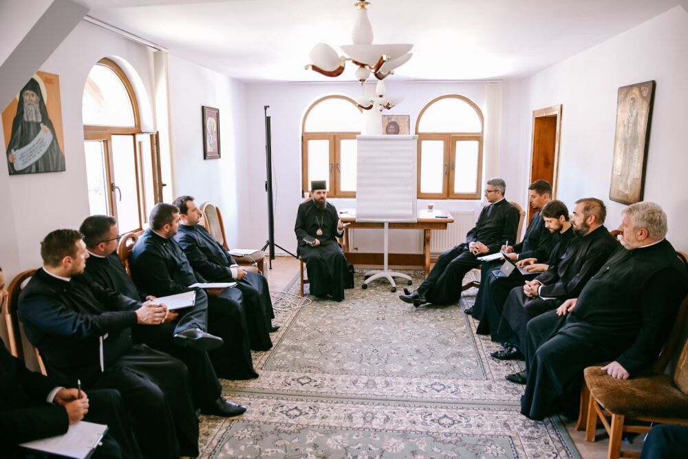 Curs de formare pentru clericii responsabili cu activitățile de tineret în Arhiepiscopia Clujului