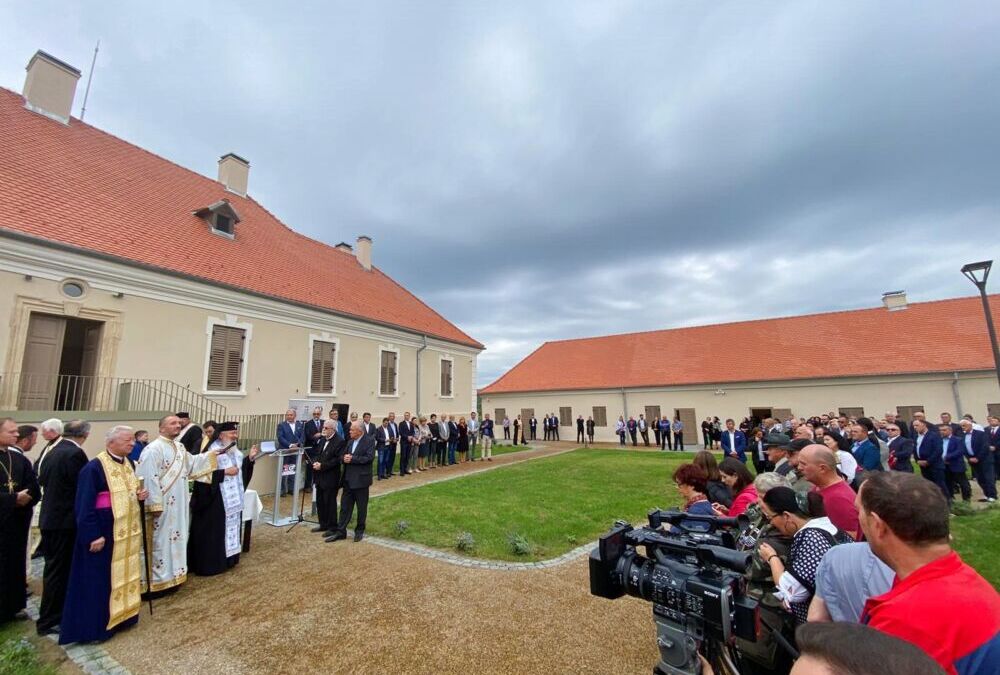 Castelul Teleki din Posmuș, reabilitat cu fonduri europene, inaugurat în prezența Mitropolitului Andrei