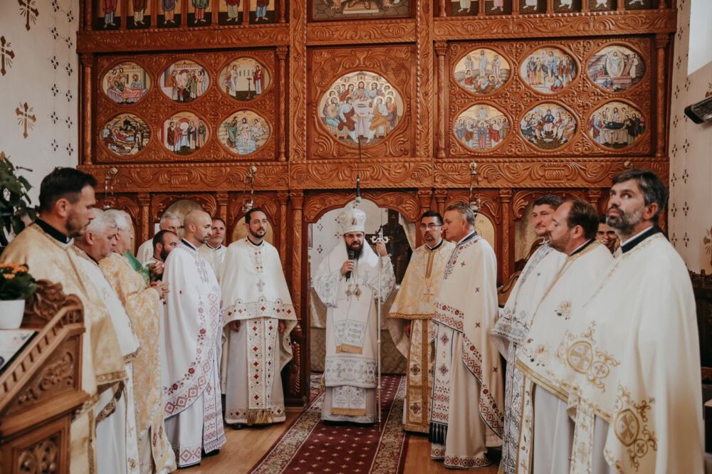 Centrul cultural și biblioteca parohială din Arcalia, binecuvântate de Episcopul-vicar Benedict Bistrițeanul