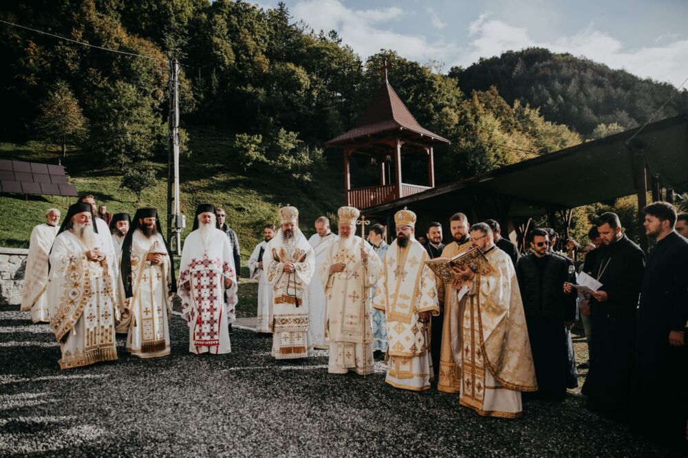 Biserica Mănăstirii „Sfântul Ilie Tesviteanul” din Băișoara, sfințită de trei ierarhi