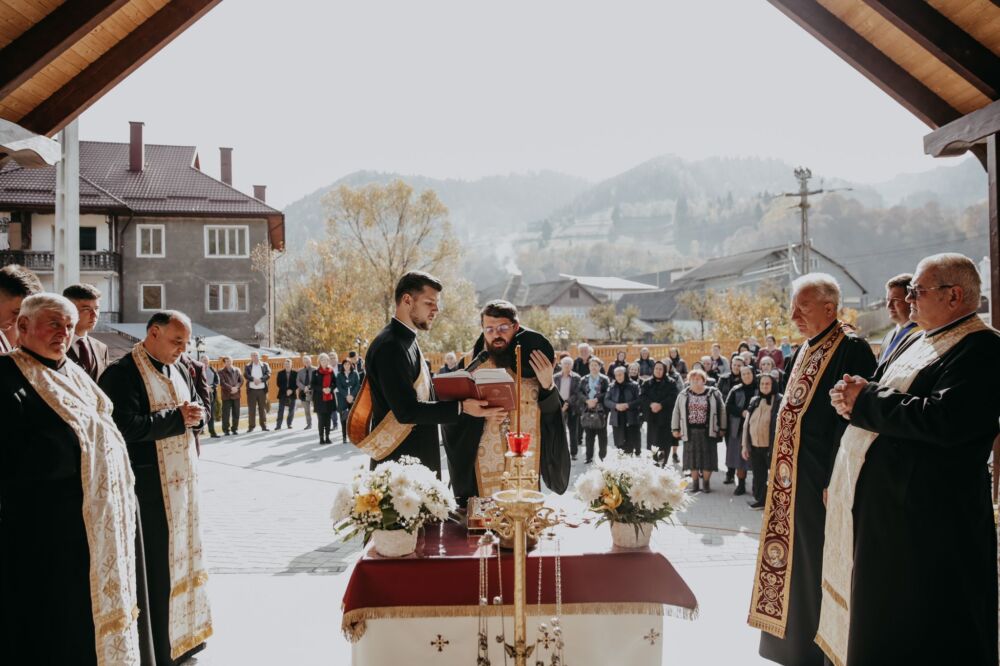 Episcopul-vicar Benedict a sfințit capela mortuară din localitatea Șanț