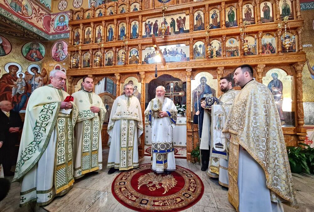 Slujire arhierească la Biserica „Sf. Ap. Toma” din Cluj-Napoca și spectacol folcloric caritabil