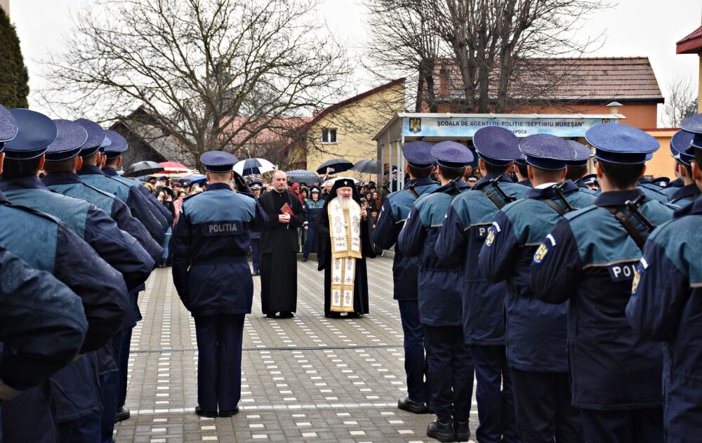 Mitropolitul Andrei i-a binecuvântat pe elevii Școlii de Agenți de Poliție din Cluj-Napoca, seria ianuarie-noiembrie 2023, cu prilejul depunerii jurământului militar
