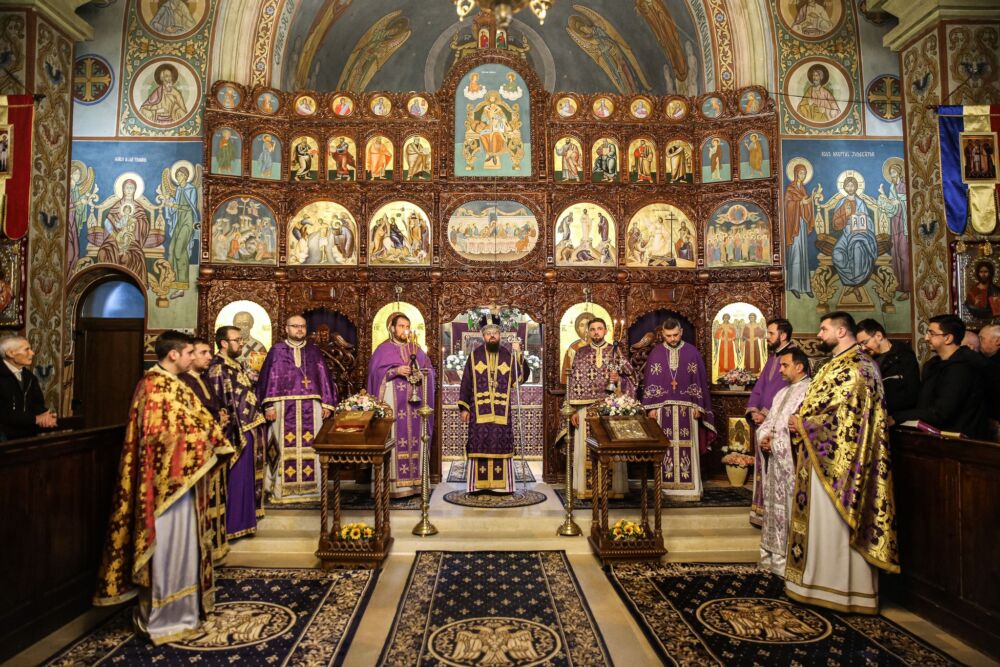 Liturghia Darurilor în Parohia „Sf. Arh. Mihail și Gavriil” din Cătina