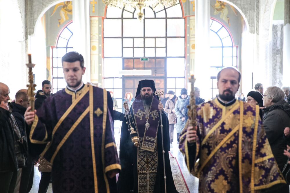 Episcopul-vicar Benedict a oficiat Denia Canonului cel Mare în Parohia „Sf. Ap. Petru și Pavel” din Mănăștur
