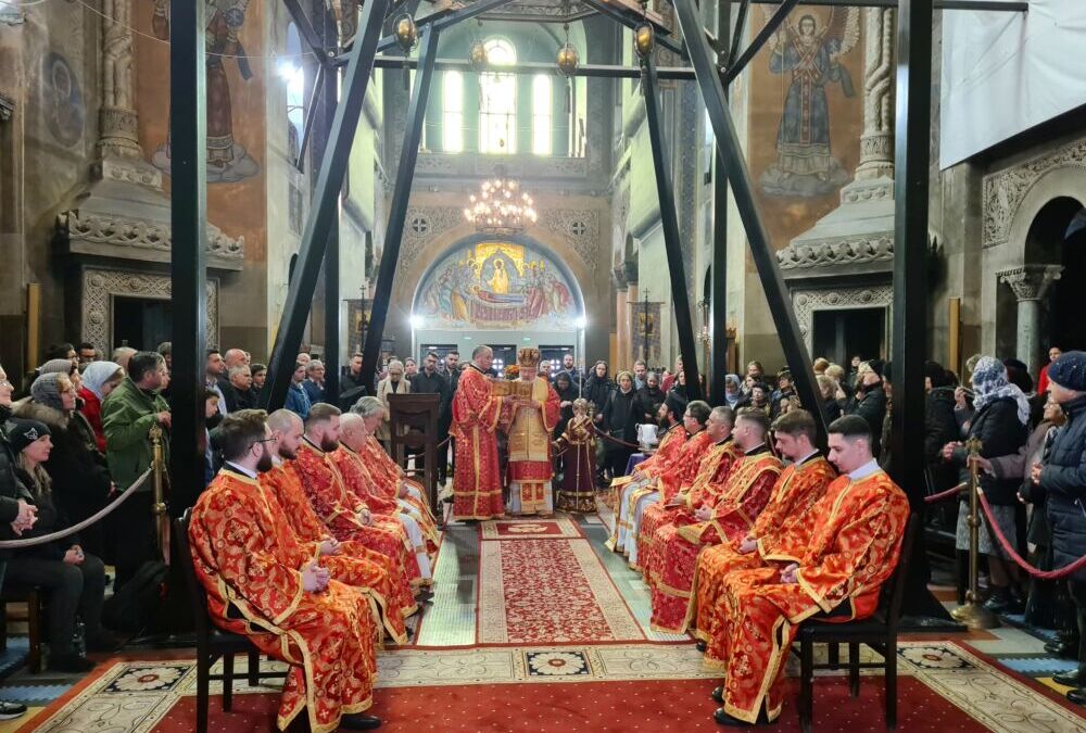 Liturghia din Joia Mare, la Catedrala Mitropolitană | IPS Andrei a săvârșit rânduiala spălării picioarelor