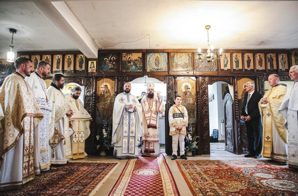 PS Benedict a sfințit clopotele Bisericii „Sfântul Ierarh Pahomie de la Gledin” din Bistrița