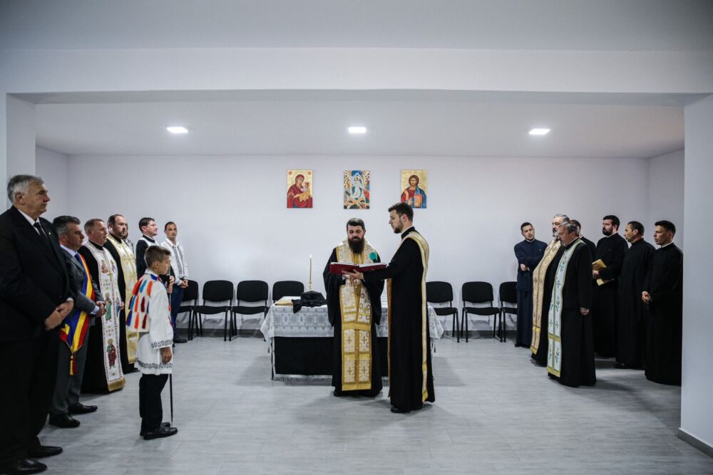 Episcopul-vicar Benedict a sfințit capela mortuară din localitatea Dipșa