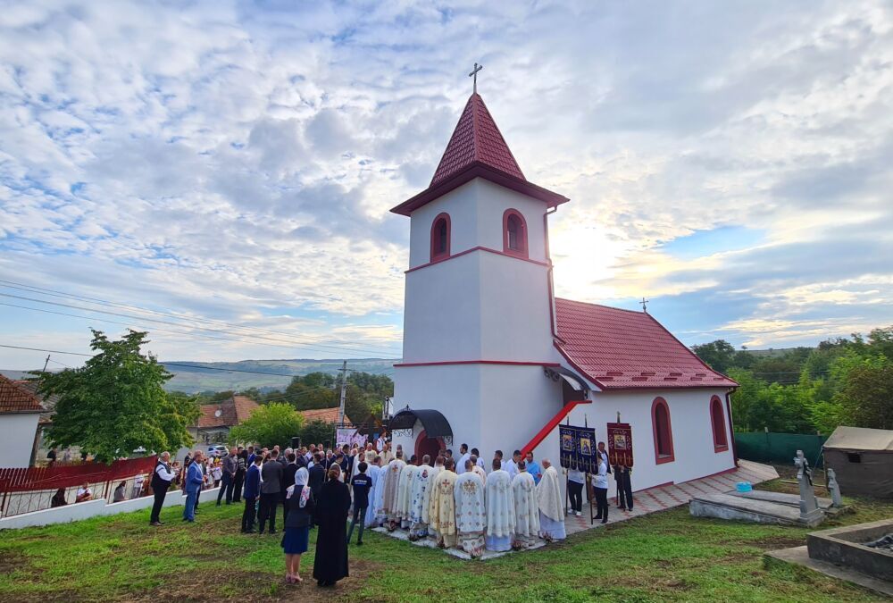 Resfințirea Bisericii „Nașterea Maicii Domnului” din Corușu