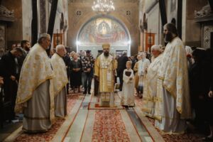 Slujire arhierească la Catedrala Mitropolitană din Cluj-Napoca, în Duminica după Înălțarea Sfintei Cruci
