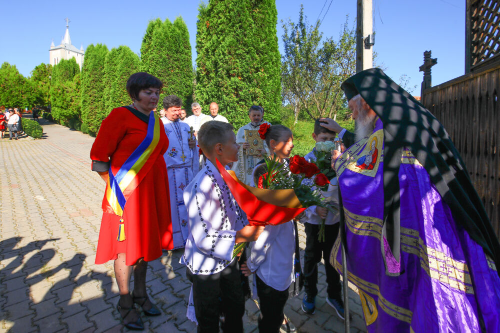 Binecuvântare arhierească în Parohia Tureni