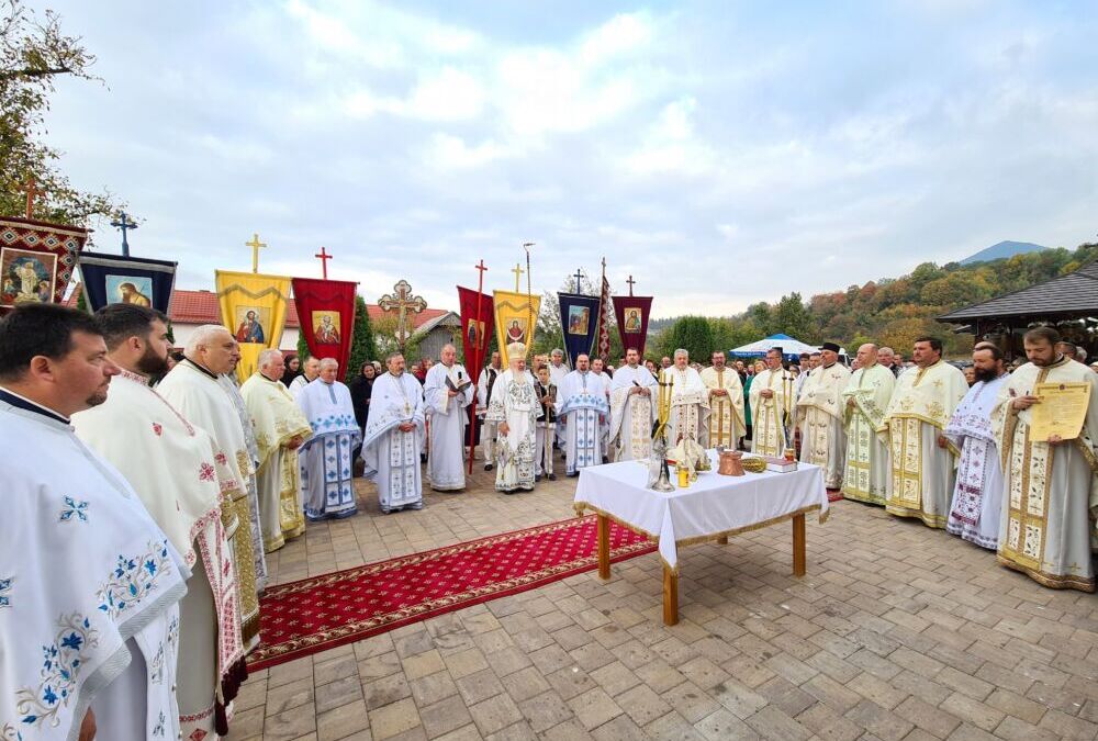 Resfințirea Bisericii „Sfinţii Arhangheli Mihail şi Gavriil” din Tiha Bârgăului și binecuvântarea capelei mortuare din localitate