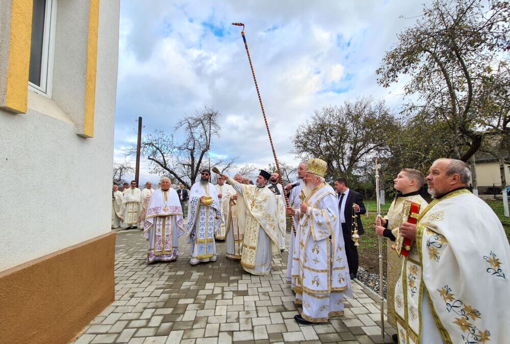 Sfințirea Bisericii Ortodoxe din Măluț și binecuvântarea capelei mortuare