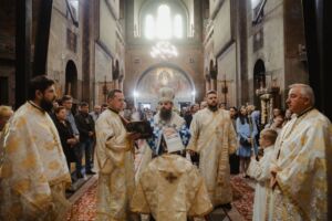 Slujire arhierească la Catedrala Mitropolitană din Cluj-Napoca, la sărbătoarea Acoperământului Maicii Domnului