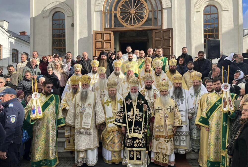 Episcopul-vicar Benedict, în sobor de ierarhi, la hramul Mănăstirii Bistrița