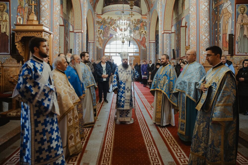 Slujire arhierească la Mănăstirea Floresti, la sărbătoarea Intrării în biserică a Maicii Domnului