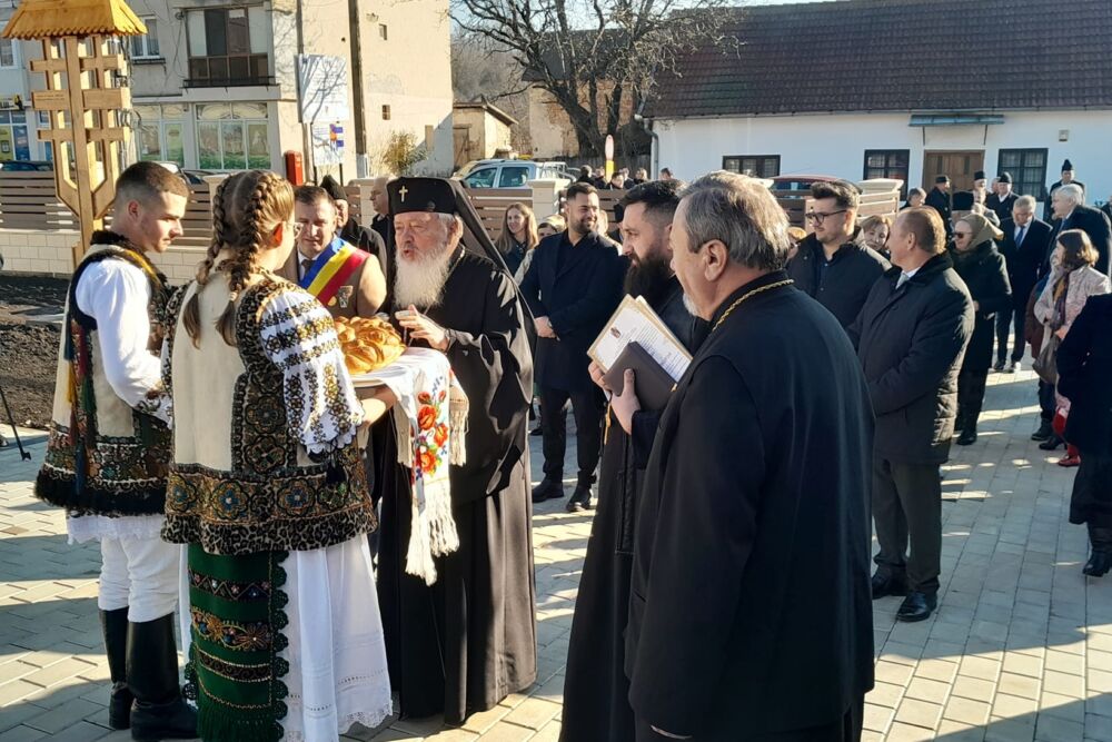 Liturghie arhierească și sfințirea casei parohiale din Șieuț