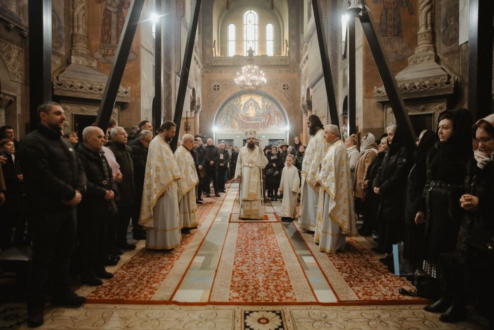 Slujire arhierească la Catedrala Mitropolitană din Cluj-Napoca, în Duminica a 32-a după Rusalii