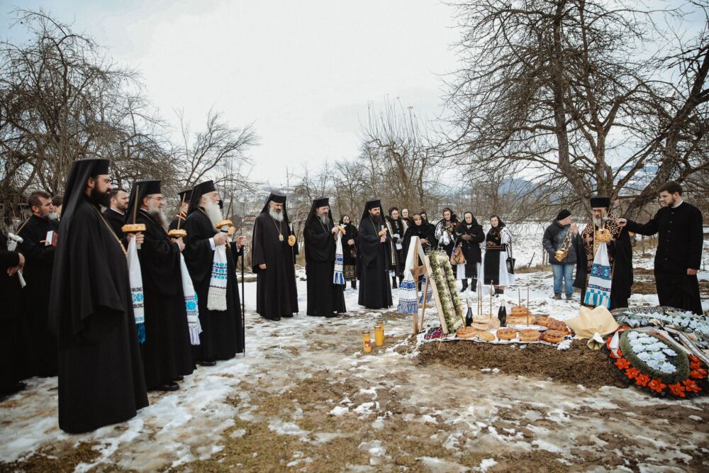 Liturghie arhierească la Spermezeu și Parastasul de 40 de zile pentru credincioasa Ana Drăgoi, mama Părintelui Episcop Macarie
