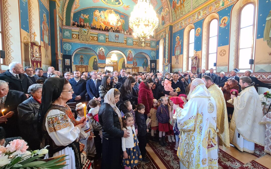 Slujire arhierească la Biserica „Sfânta Treime” din Teaca