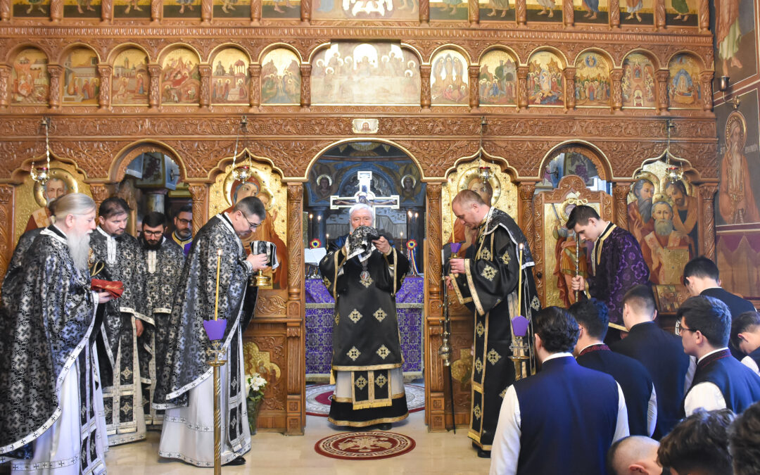 Mitropolitul Andrei a oficiat Liturghia Darurilor la Capela Colegiului Ortodox din Cluj-Napoca