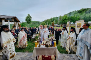 Hramul Mănăstirii „Înălțarea Domnului” de la Muntele Rece și sfințirea bisericii | Slujbă de pomenire pentru eroii neamului (2025)